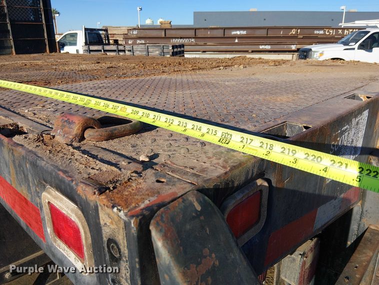 image for item EC1291 2001 Kenworth T300 flatbed truck