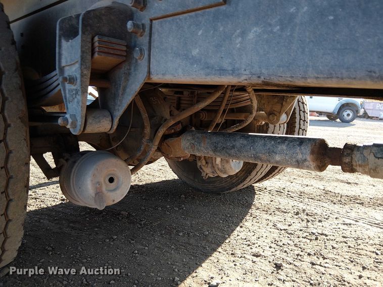 image for item EC1291 2001 Kenworth T300 flatbed truck