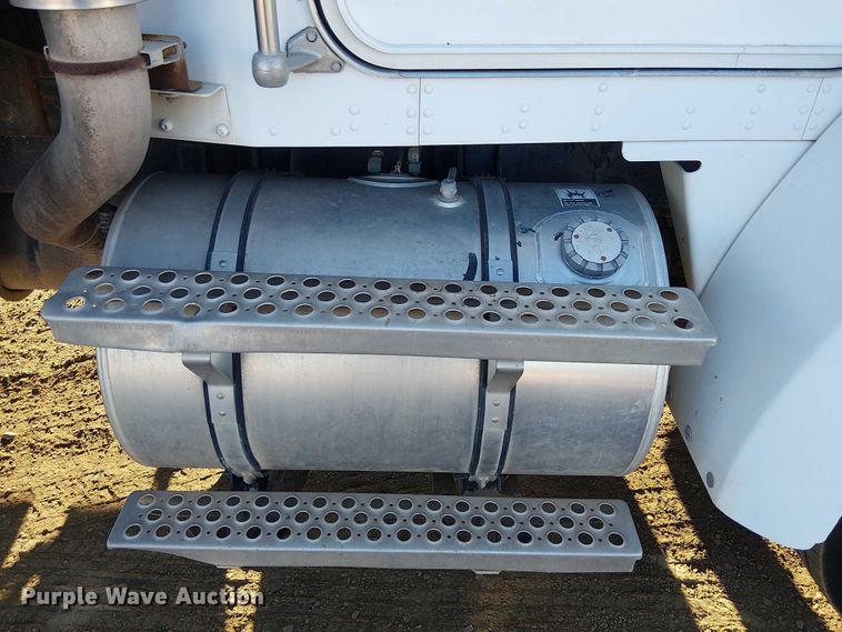 image for item EC1291 2001 Kenworth T300 flatbed truck