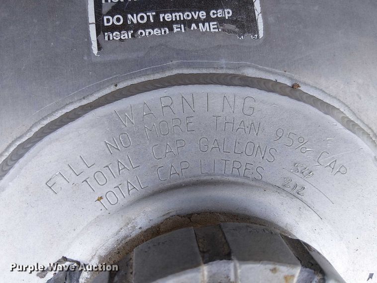 image for item EC1291 2001 Kenworth T300 flatbed truck