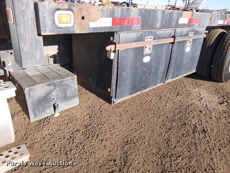 image for item EC1291 2001 Kenworth T300 flatbed truck