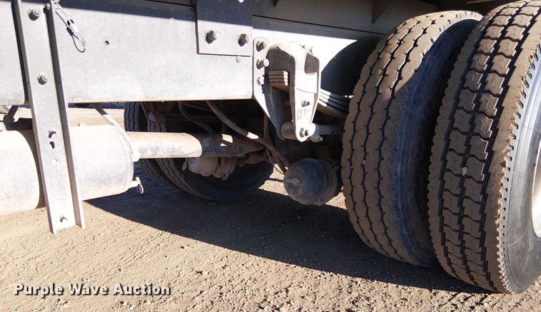 image for item EC1291 2001 Kenworth T300 flatbed truck