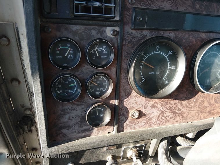 image for item EC1291 2001 Kenworth T300 flatbed truck