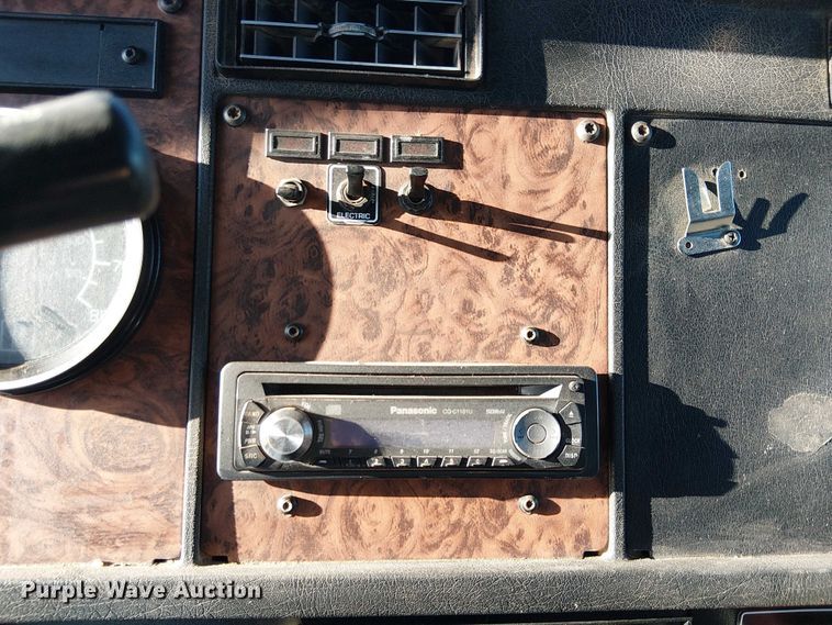 image for item EC1291 2001 Kenworth T300 flatbed truck