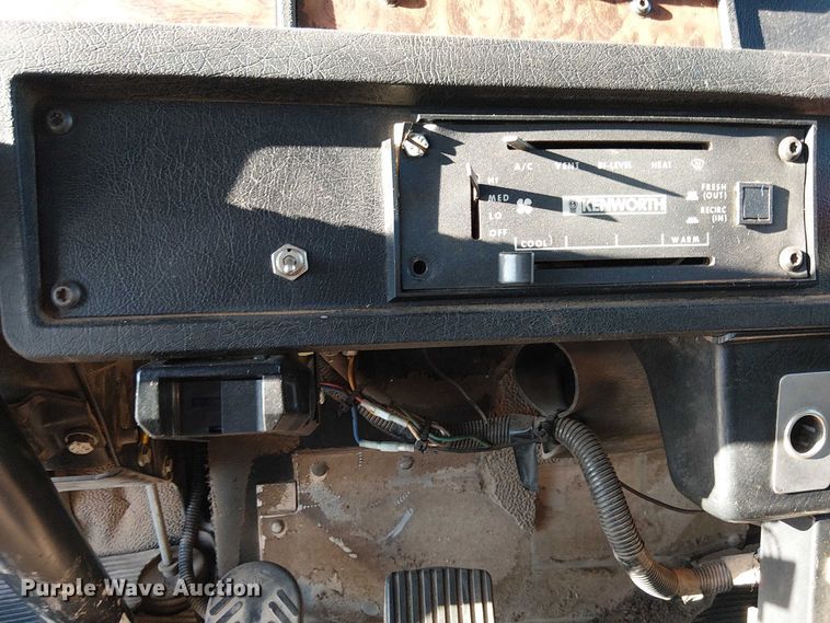 image for item EC1291 2001 Kenworth T300 flatbed truck