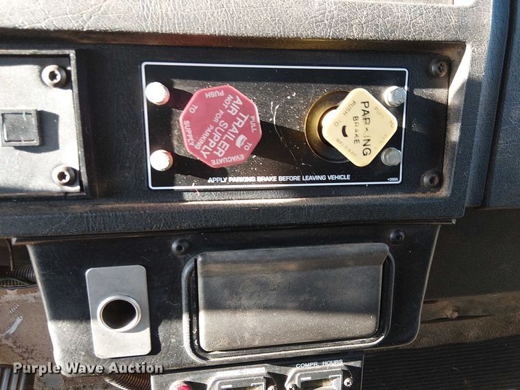 image for item EC1291 2001 Kenworth T300 flatbed truck