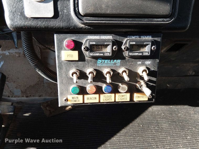 image for item EC1291 2001 Kenworth T300 flatbed truck