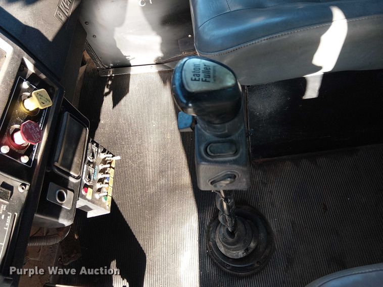 image for item EC1291 2001 Kenworth T300 flatbed truck