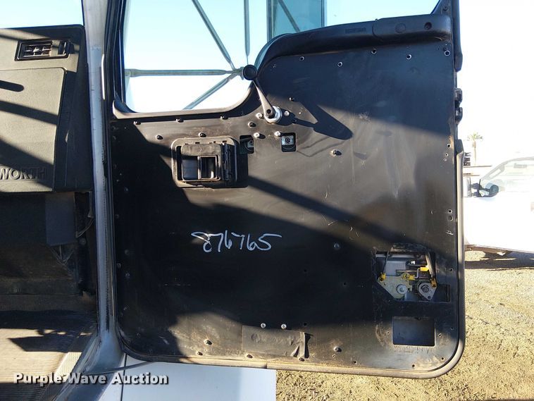 image for item EC1291 2001 Kenworth T300 flatbed truck