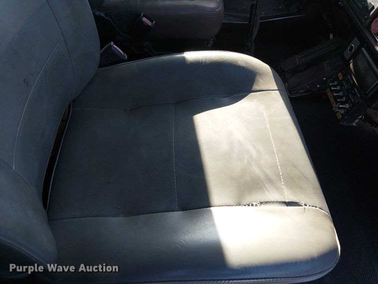 image for item EC1291 2001 Kenworth T300 flatbed truck