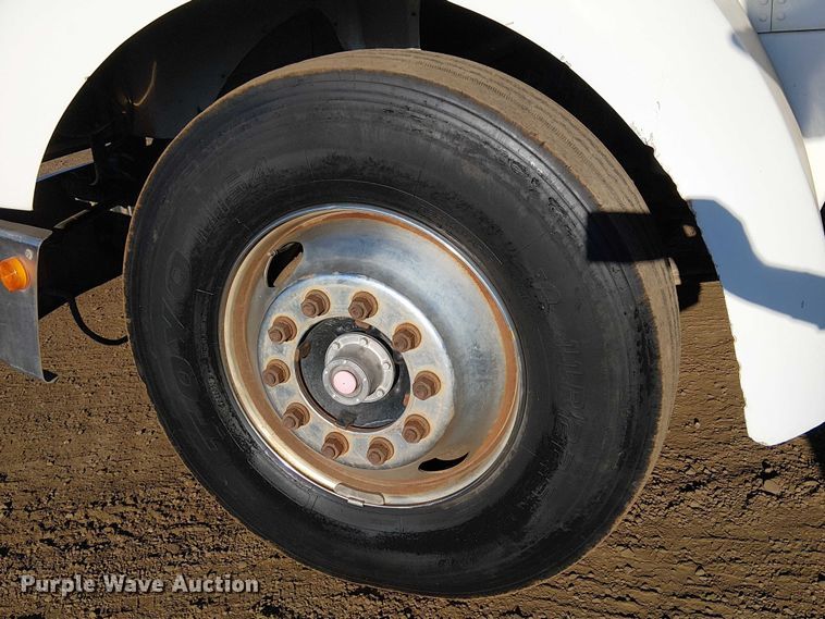 image for item EC1291 2001 Kenworth T300 flatbed truck