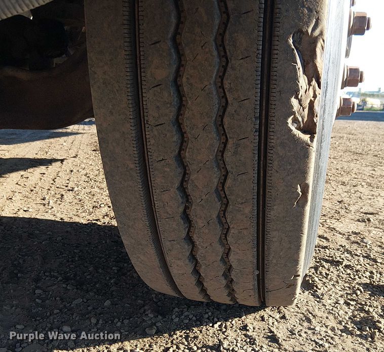 image for item EC1291 2001 Kenworth T300 flatbed truck