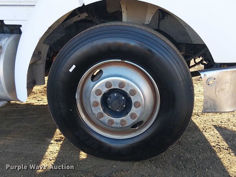 image for item EC1291 2001 Kenworth T300 flatbed truck