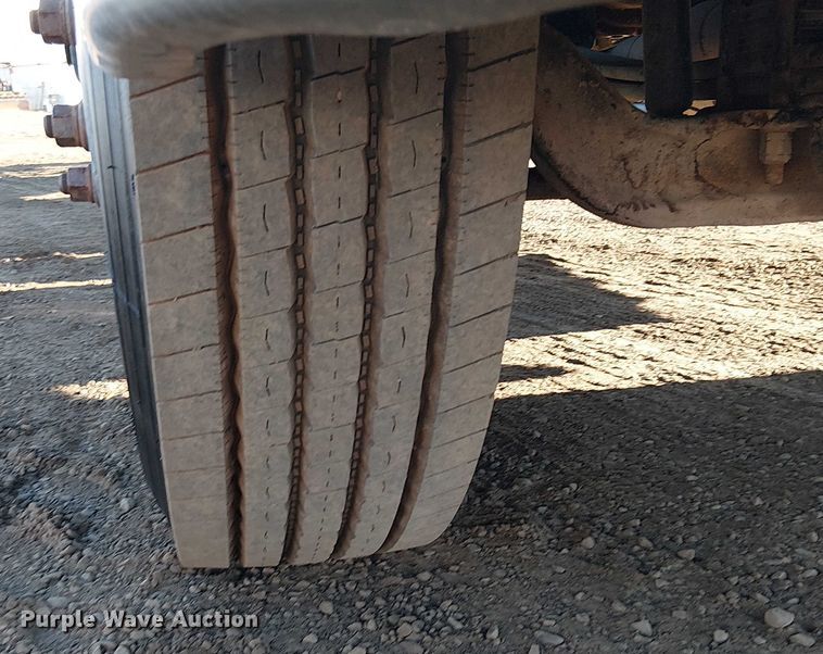 image for item EC1291 2001 Kenworth T300 flatbed truck