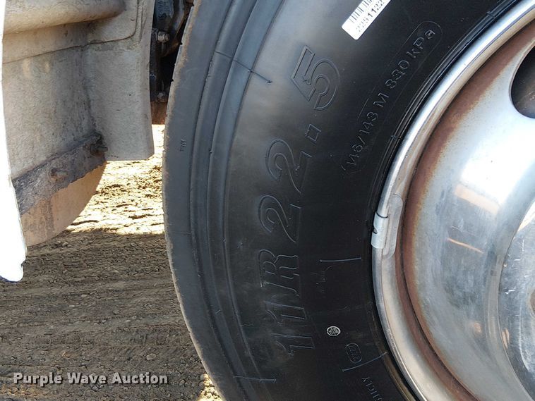 image for item EC1291 2001 Kenworth T300 flatbed truck