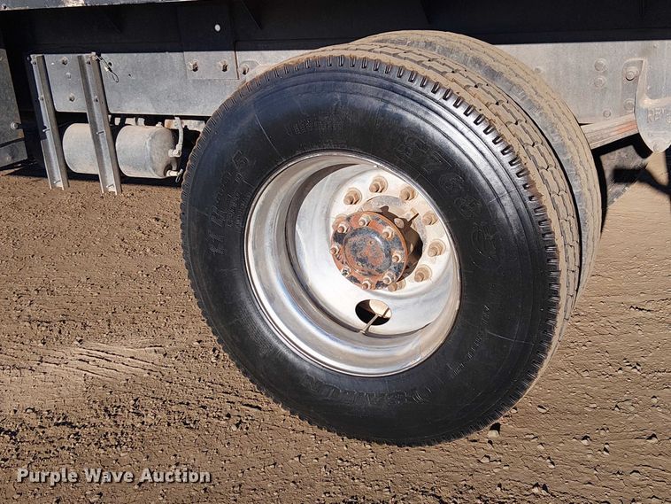 image for item EC1291 2001 Kenworth T300 flatbed truck