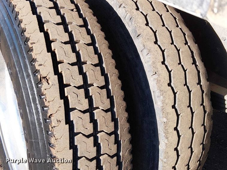 image for item EC1291 2001 Kenworth T300 flatbed truck