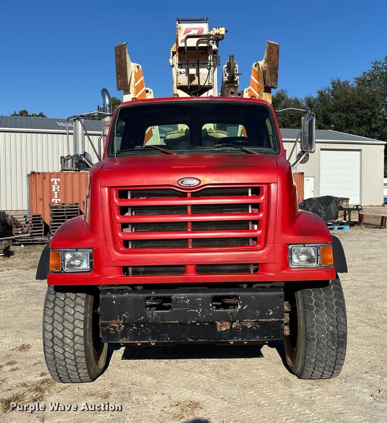 image for item EC3902 1998 Ford crane truck