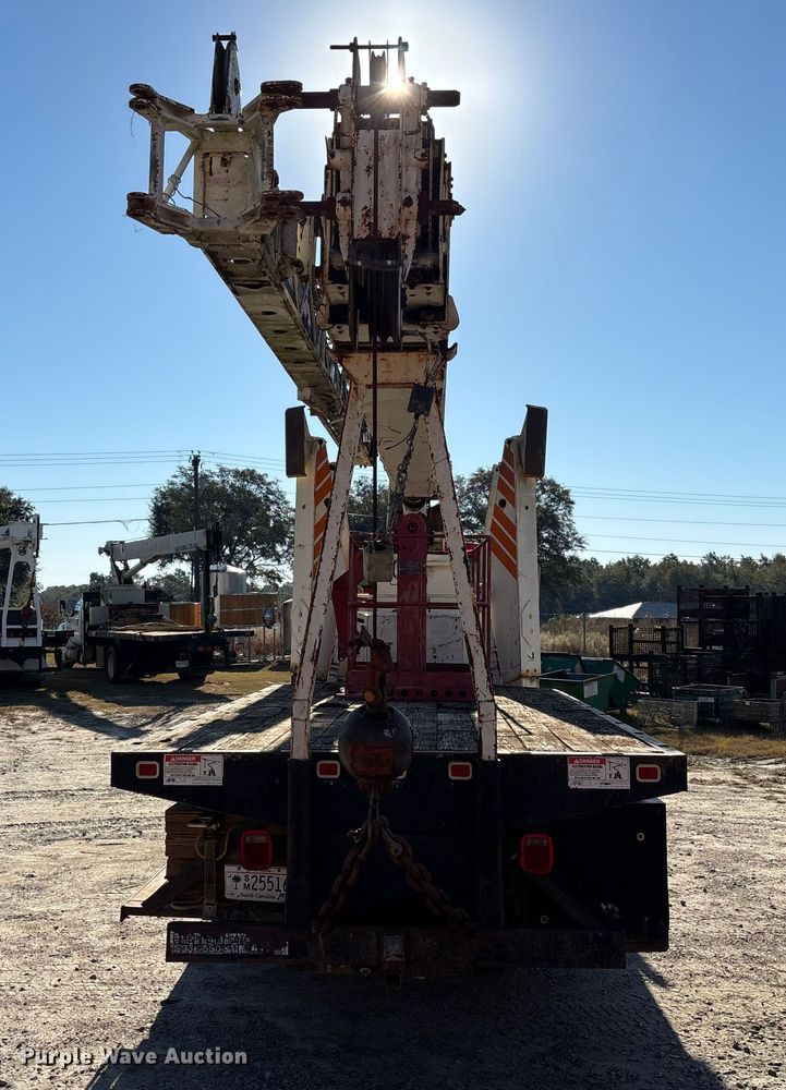 image for item EC3902 1998 Ford crane truck