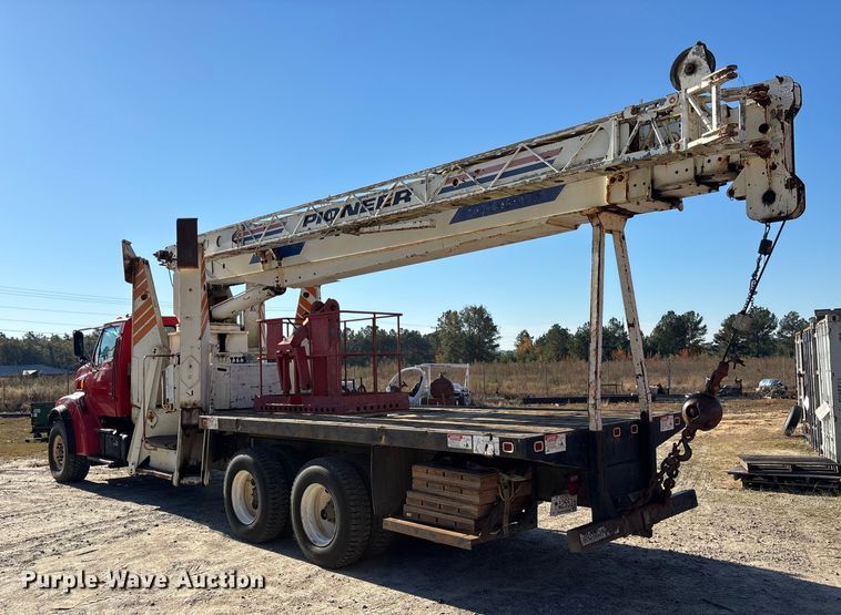 image for item EC3902 1998 Ford crane truck