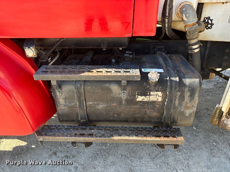 image for item EC3902 1998 Ford crane truck