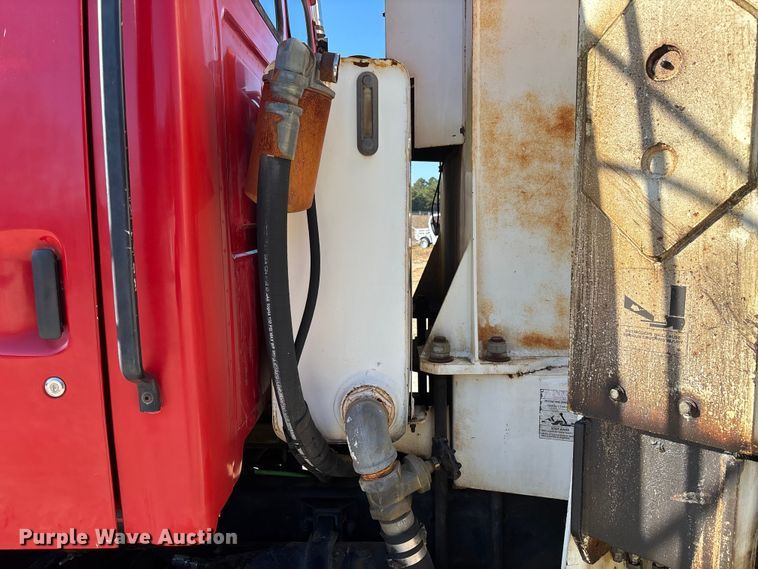 image for item EC3902 1998 Ford crane truck