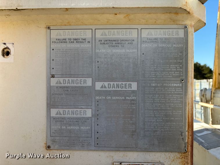 image for item EC3902 1998 Ford crane truck