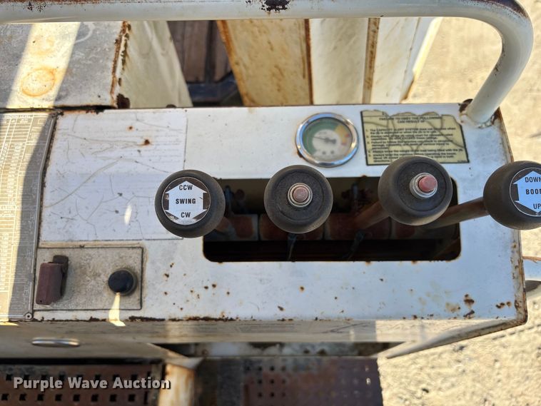 image for item EC3902 1998 Ford crane truck