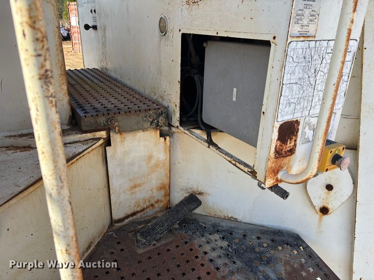 image for item EC3902 1998 Ford crane truck