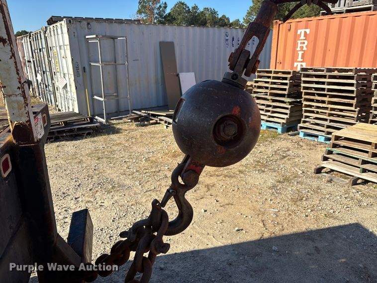 image for item EC3902 1998 Ford crane truck