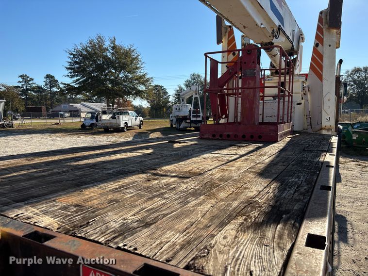 image for item EC3902 1998 Ford crane truck