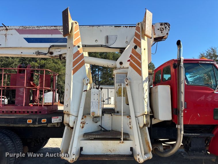 image for item EC3902 1998 Ford crane truck