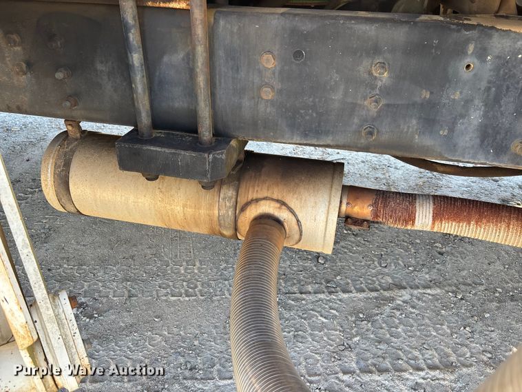 image for item EC3902 1998 Ford crane truck