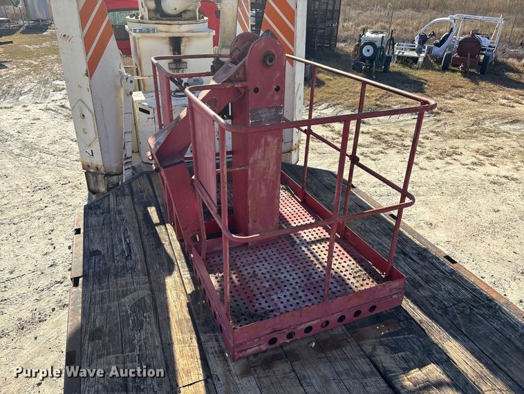 image for item EC3902 1998 Ford crane truck