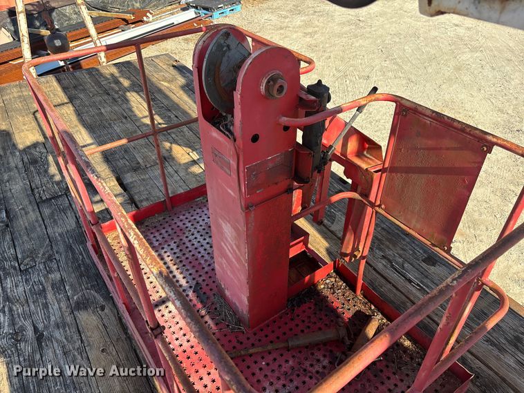 image for item EC3902 1998 Ford crane truck