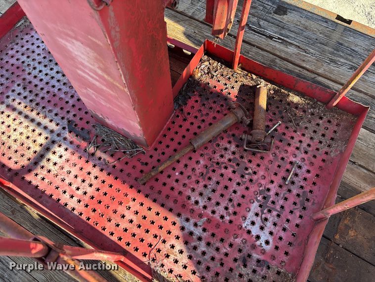 image for item EC3902 1998 Ford crane truck