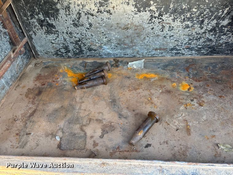 image for item EC3902 1998 Ford crane truck