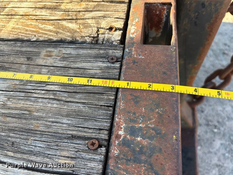 image for item EC3902 1998 Ford crane truck