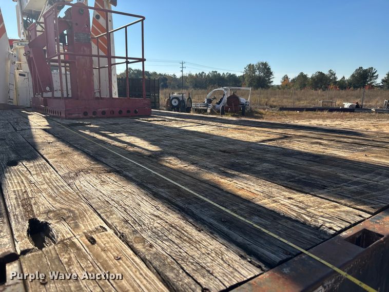 image for item EC3902 1998 Ford crane truck