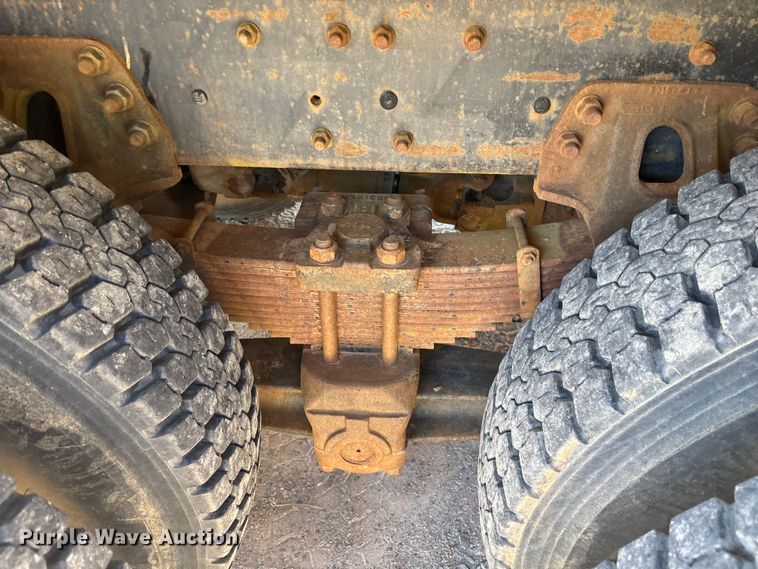 image for item EC3902 1998 Ford crane truck