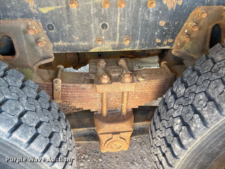 image for item EC3902 1998 Ford crane truck