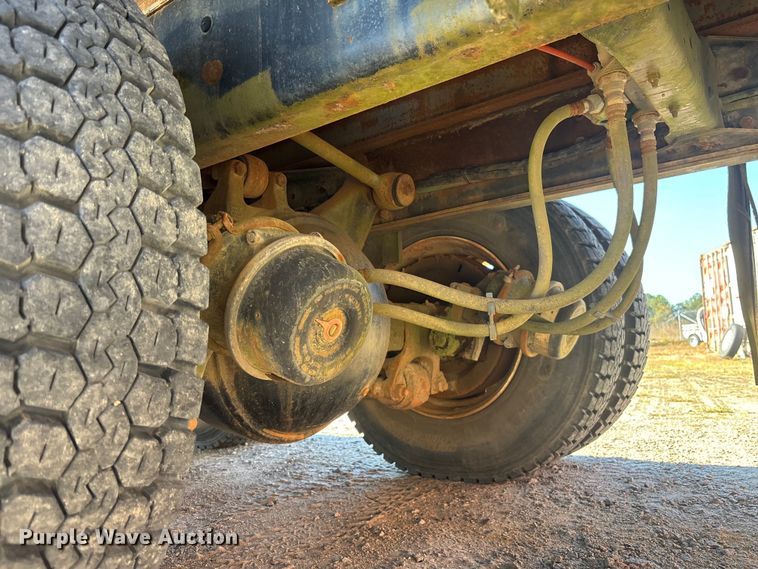 image for item EC3902 1998 Ford crane truck