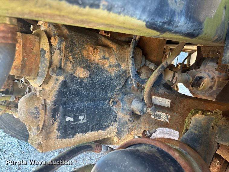 image for item EC3902 1998 Ford crane truck