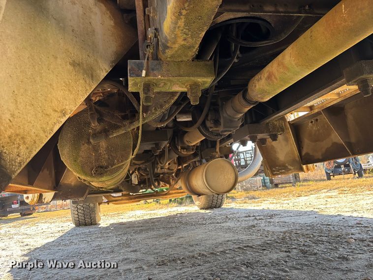 image for item EC3902 1998 Ford crane truck