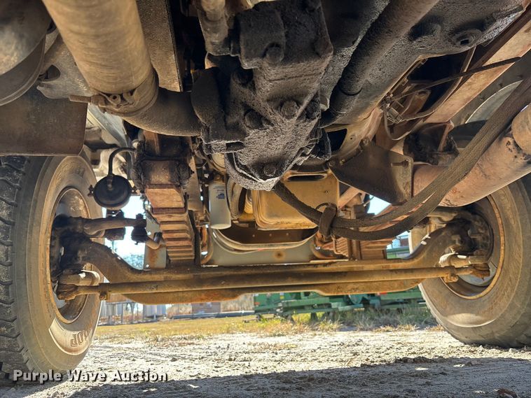 image for item EC3902 1998 Ford crane truck