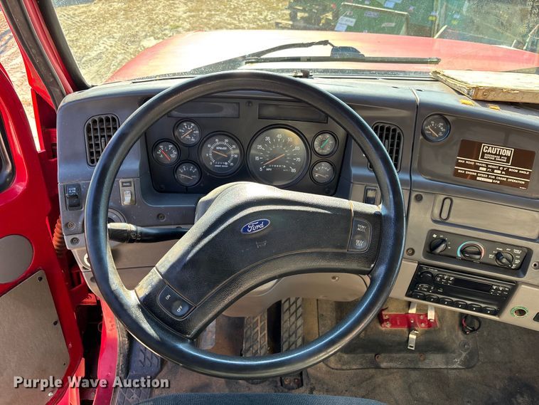 image for item EC3902 1998 Ford crane truck