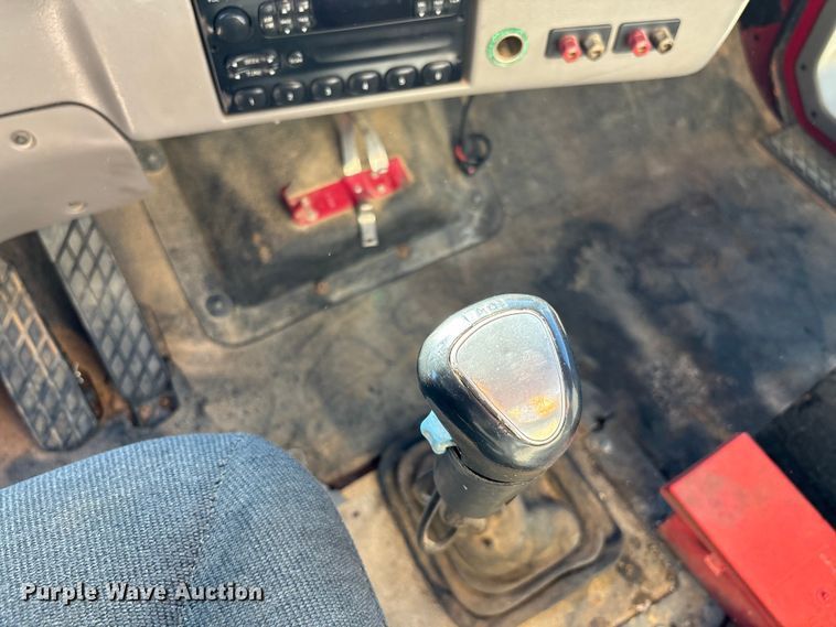 image for item EC3902 1998 Ford crane truck