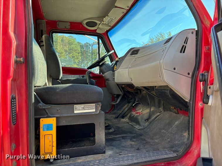 image for item EC3902 1998 Ford crane truck