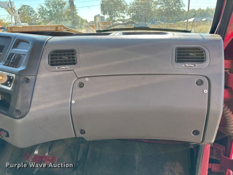 image for item EC3902 1998 Ford crane truck