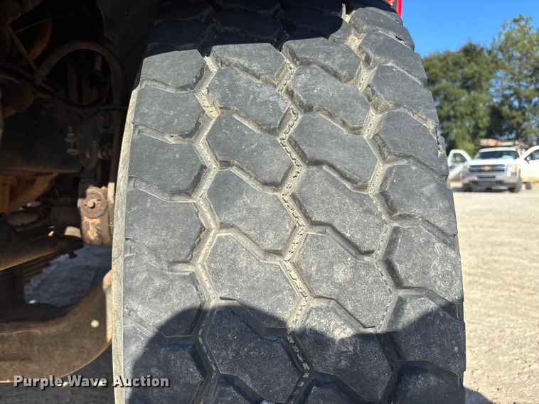 image for item EC3902 1998 Ford crane truck